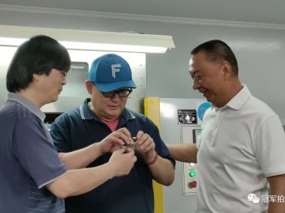 2023“澳門錢幣學會熊貓紀念章10周年紀念”章暨 “楚留香”第二套紀念幣首打儀式在滬舉行